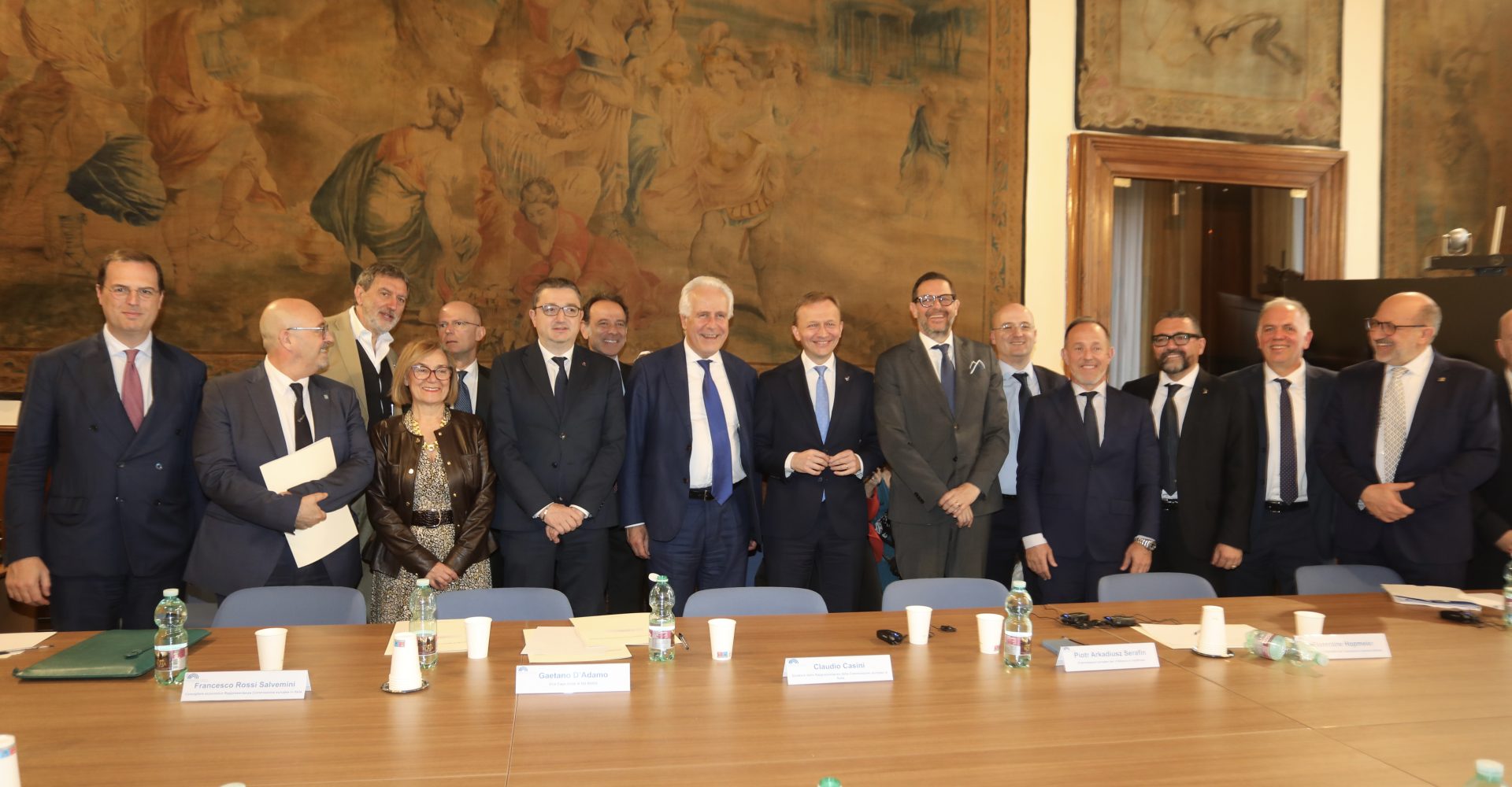 Marco Marsilio con la delegazione delle Regioni e delle Province autonome italiane e il Commissario europeo al Bilancio e all’Antifrode, Piotr Arkadiusz Serafin