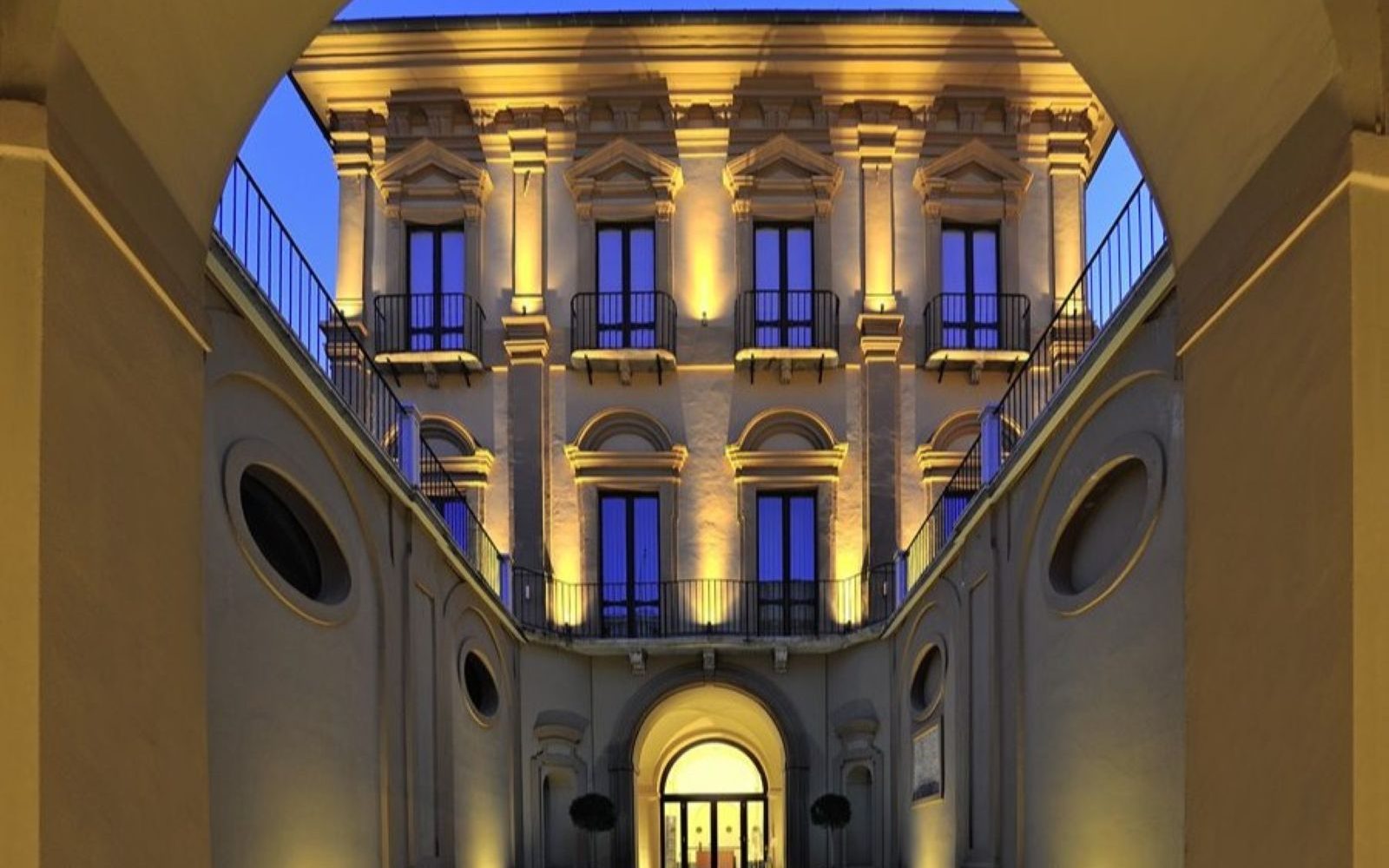 Ingresso del palazzo, ph direzione museo - fondazionebanconapoli
