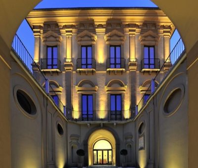 Ingresso del palazzo, ph direzione museo - fondazionebanconapoli